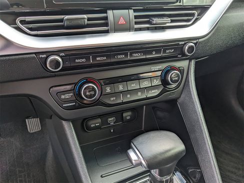 Certified 2022 Kia Niro EX image 26