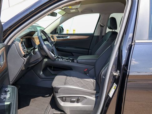 Used 2024 Volkswagen Atlas SE FWD image 11