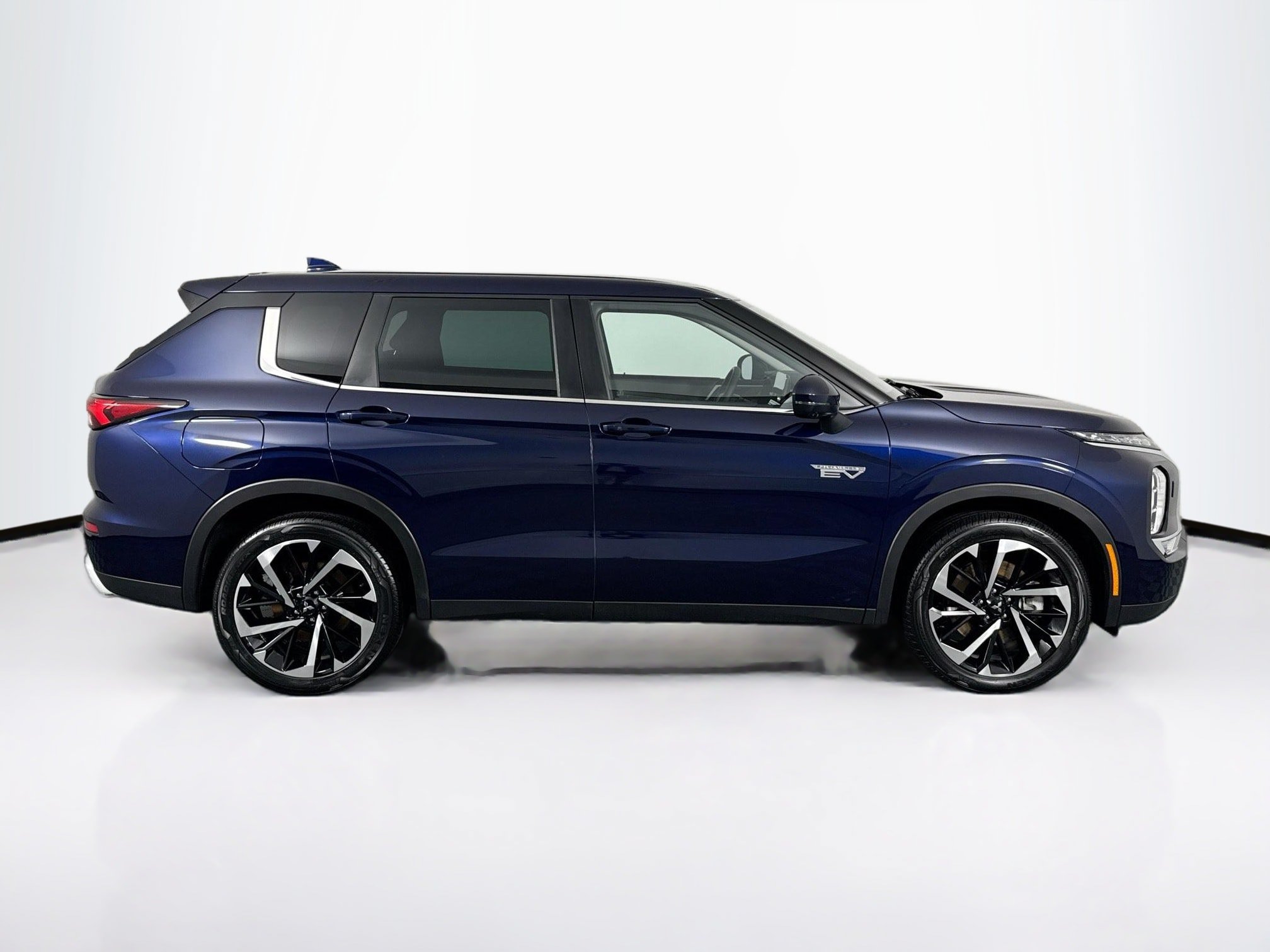 Used 2023 Mitsubishi Outlander SE AWD/4WD image 16