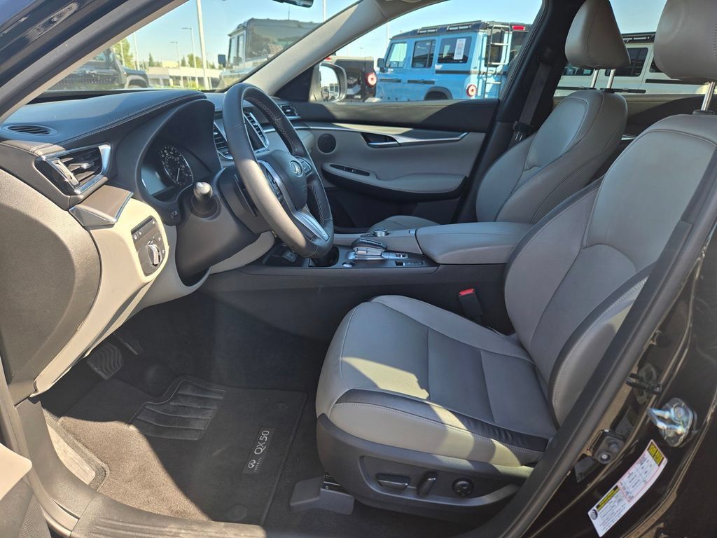 Used 2023 INFINITI QX50 Luxe FWD image 15