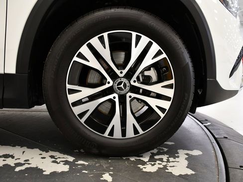Used 2025 Mercedes-Benz GLA 250 4MATIC image 16