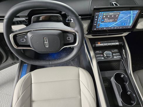 New 2026 Lincoln Nautilus Premier AWD/4WD image 15