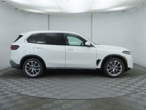 Certified 2026 BMW X5 sDrive40i w/ Premium Package image 4