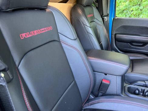 Used 2025 Jeep Wrangler Unlimited Rubicon AWD/4WD image 40
