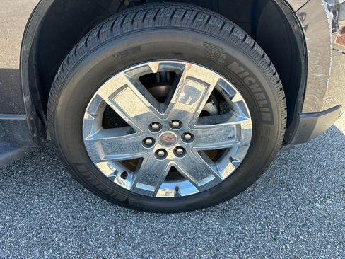 Used 2017 GMC Acadia Limited SLT image 3