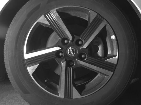 Used 2025 Nissan Sentra SV FWD image 16