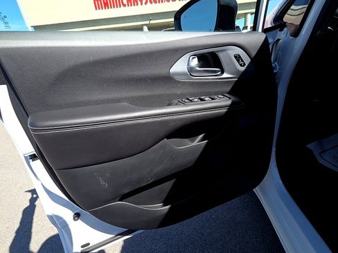 New 2026 Chrysler Pacifica Limited FWD image 15
