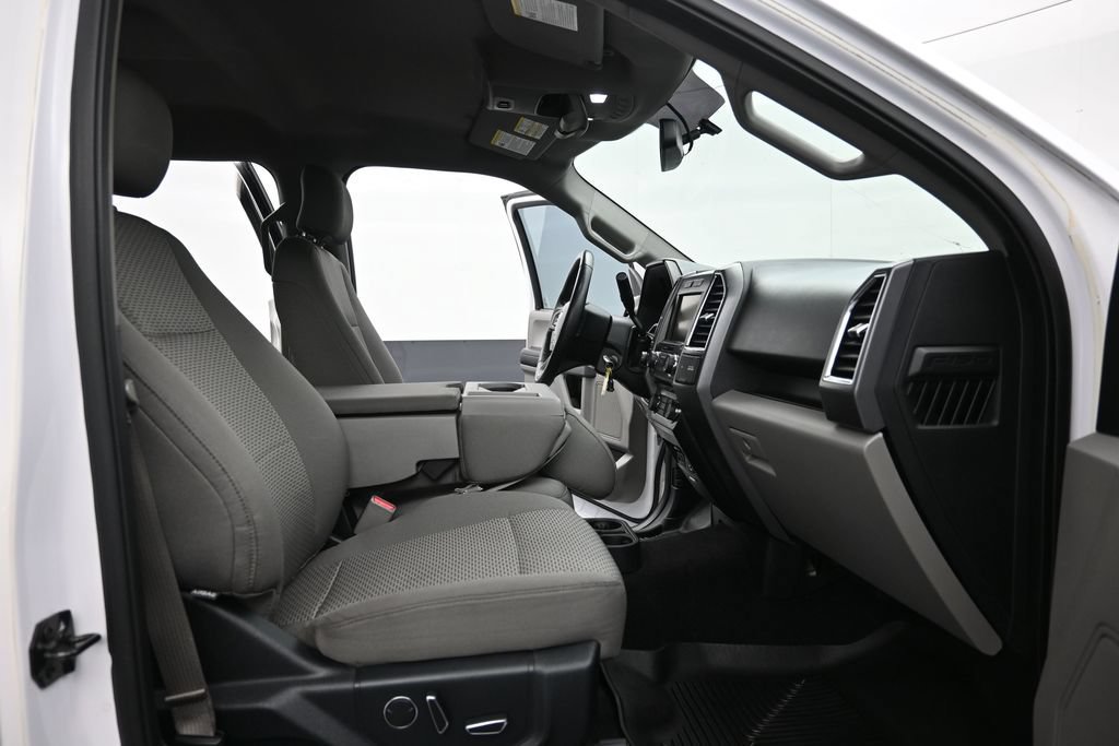 Used 2015 Ford F150 XLT w/ Equipment Group 302A Luxury AWD/4WD image 4