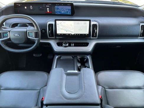 Used 2025 Ford Expedition Max Active AWD/4WD image 32