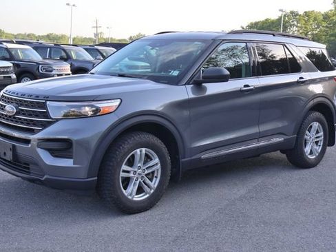 Used 2022 Ford Explorer XLT AWD/4WD image 3