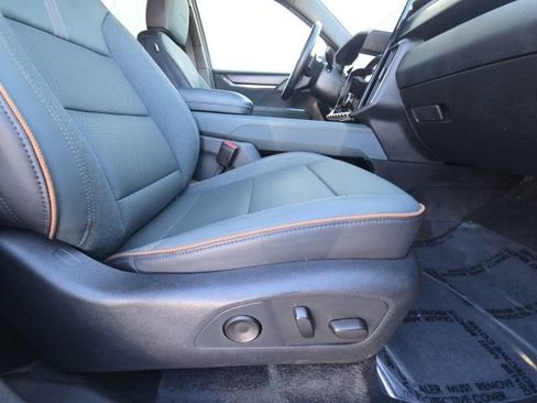 Used 2024 GMC Acadia AT4 image 18