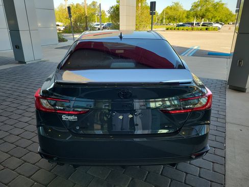 Used 2025 Toyota Camry SE image 5