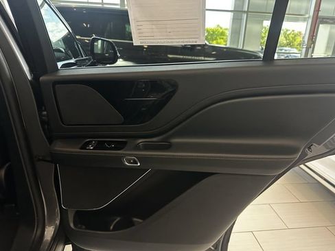 Certified 2025 Lincoln Aviator AWD w/ Jet Appearance Package image 39