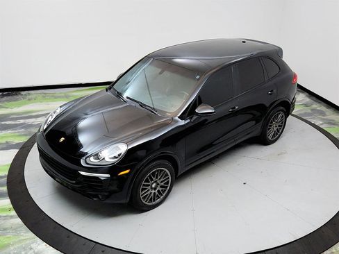 Used 2017 Porsche Cayenne Platinum Edition image 30
