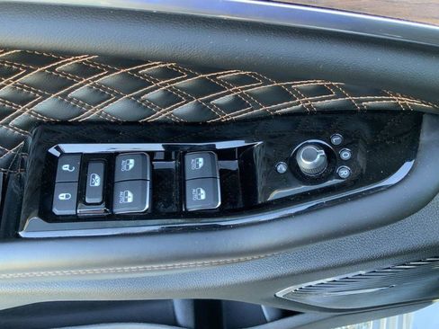 Used 2022 Jeep Grand Cherokee Summit w/ Advanced Protech Group IV image 28