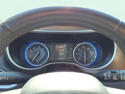 Used 2017 Chrysler Pacifica Touring-L image 14