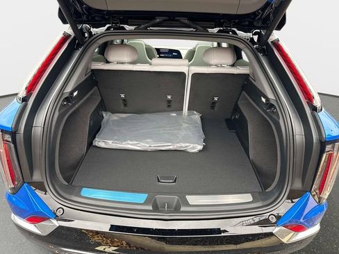 New 2026 Cadillac Optiq Luxury 1 image 6