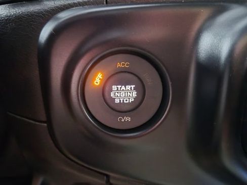 Used 2019 Jeep Wrangler Unlimited Sahara w/ Quick Order Package 24M Moab AWD/4WD image 23