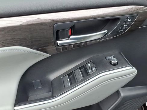New 2026 Toyota Highlander Limited image 10