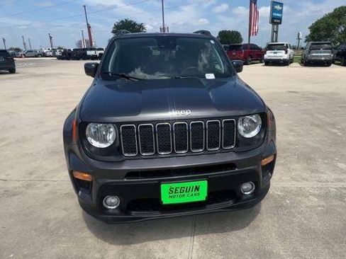 Used 2021 Jeep Renegade Latitude FWD image 3