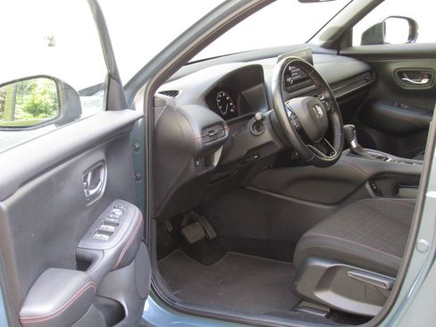 Used 2025 Honda HR-V Sport image 10