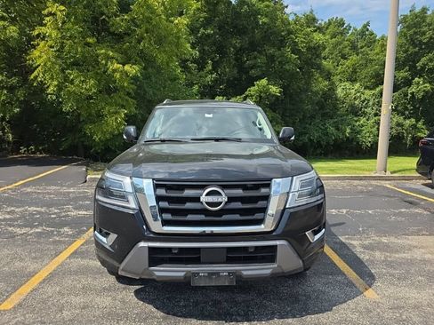Used 2024 Nissan Armada SV AWD/4WD image 2