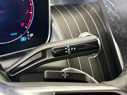 Used 2024 Mercedes-Benz GLC 300 4MATIC image 17