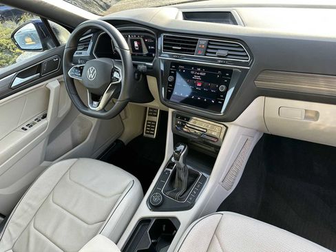 Used 2022 Volkswagen Tiguan SEL R-Line image 11
