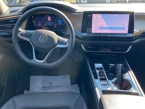 Used 2024 Volkswagen Atlas SE FWD image 9
