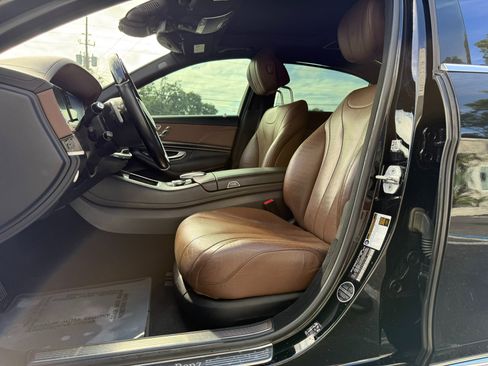 Used 2017 Mercedes-Benz S 550 Sedan image 20