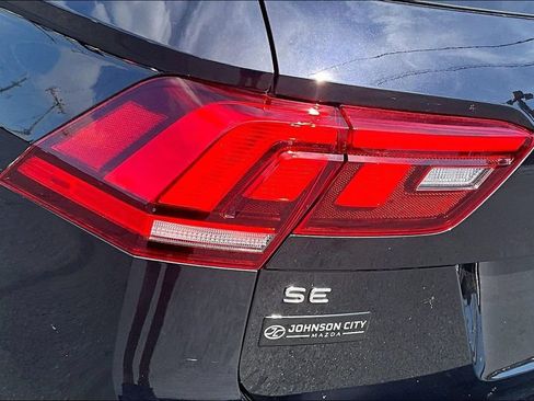 Used 2022 Volkswagen Tiguan SE AWD/4WD image 30