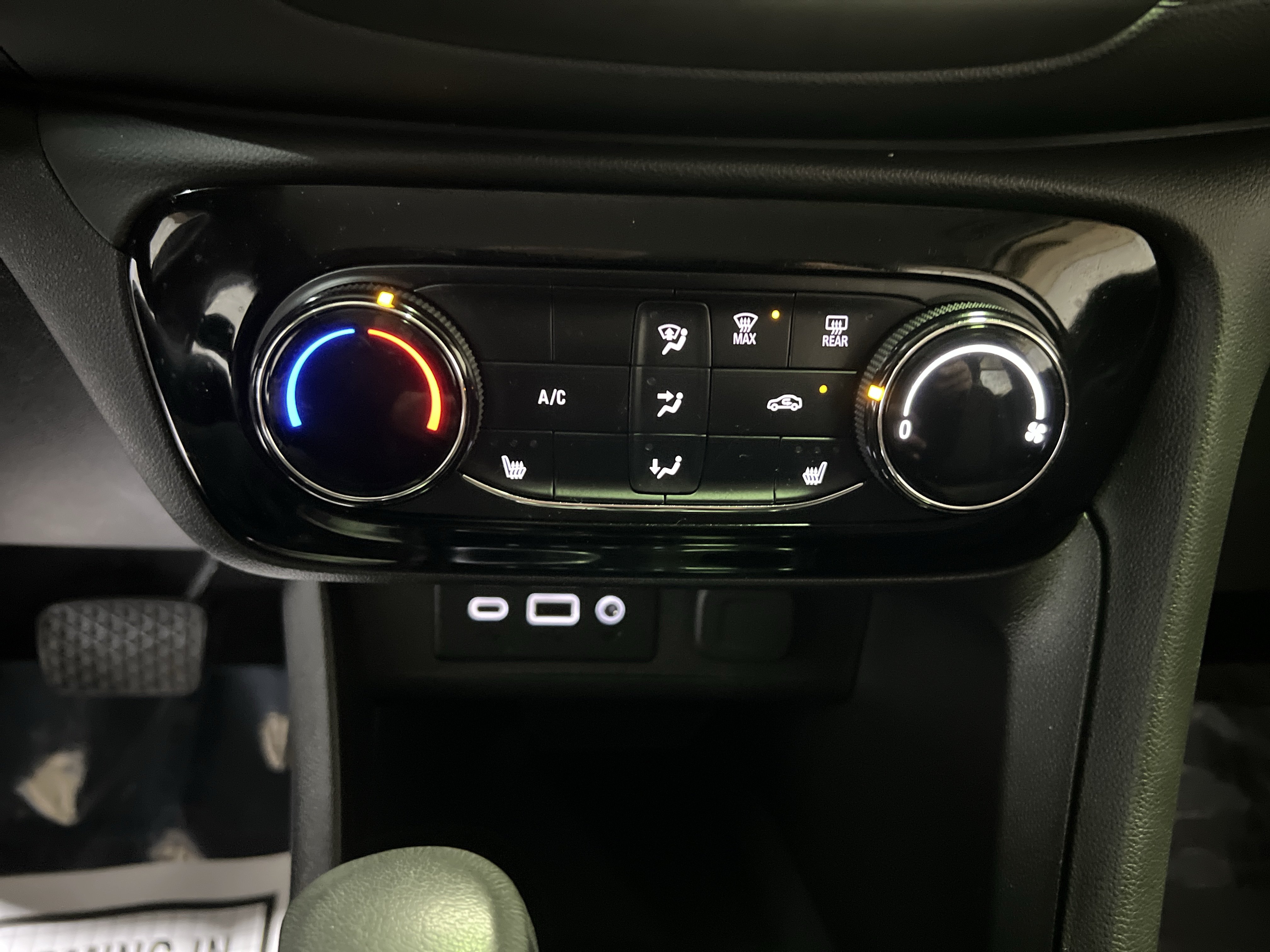 Used 2023 Buick Encore GX Preferred w/ Cold Weather Comfort Package AWD/4WD image 20
