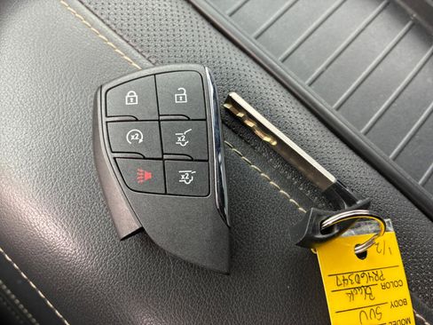 Used 2023 Chevrolet Suburban Premier w/ Advanced Technology Package image 33