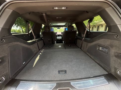 Used 2025 Cadillac Escalade ESV Premium Luxury w/ LPO, Radiant Package AWD/4WD image 38