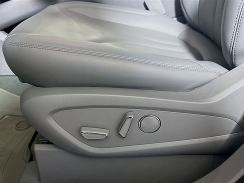 Used 2023 Lincoln Nautilus Reserve w/ Equipment Group 201A image 21