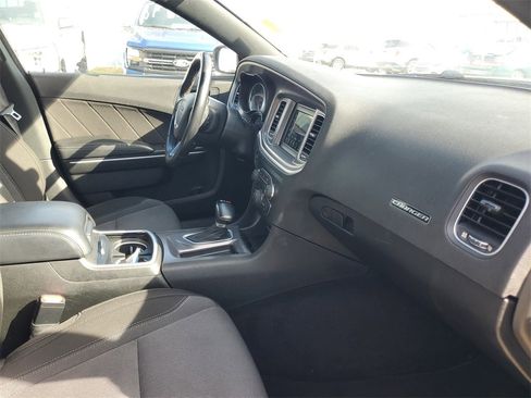 Used 2022 Dodge Charger SXT image 32