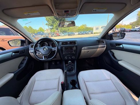 Used 2017 Volkswagen Jetta SE FWD image 14