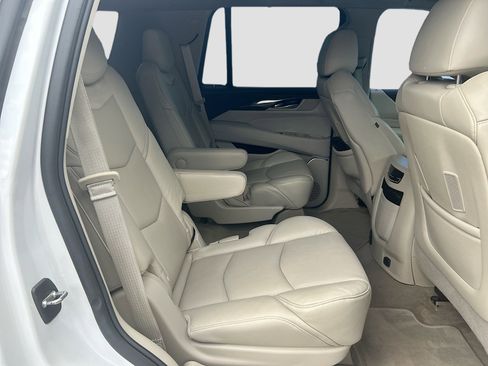 Used 2019 Cadillac Escalade Luxury RWD image 31