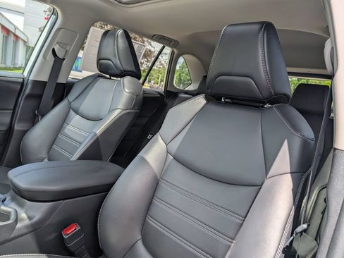 Used 2021 Toyota RAV4 XLE Premium AWD/4WD image 19