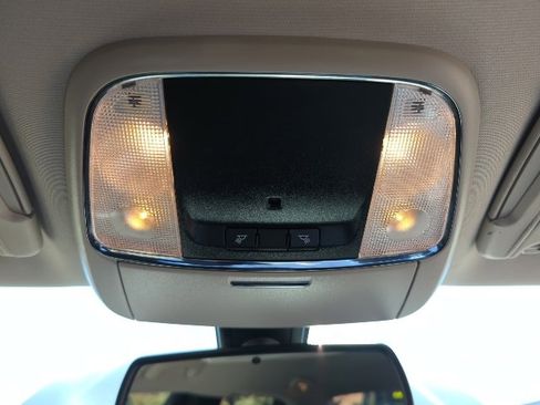 Used 2018 Chrysler 300 Touring w/ Chrome Appearance Package image 20