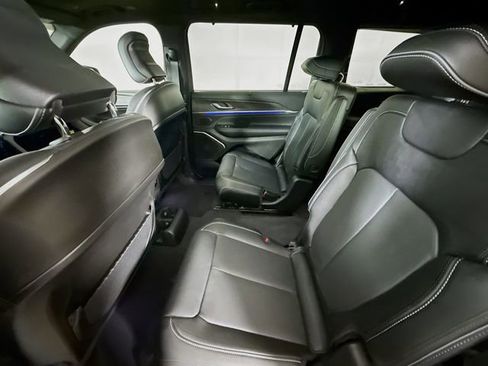 New 2025 Jeep Grand Cherokee L Overland w/ Luxury Tech Group IV AWD/4WD image 24