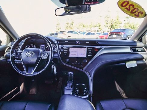 Certified 2020 Toyota Camry SE image 15