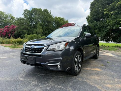 Used 2017 Subaru Forester 2.5i Limited AWD/4WD image 3