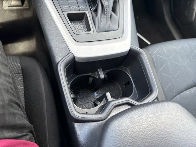 Used 2025 Toyota RAV4 XLE AWD/4WD image 54