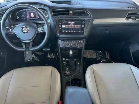Used 2020 Volkswagen Tiguan SEL AWD/4WD image 3