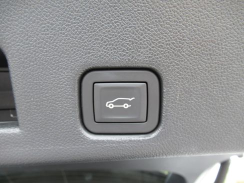 Used 2024 Chevrolet Traverse Z71 image 35