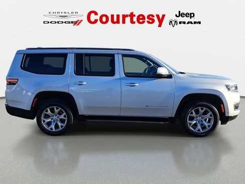 Certified 2022 Jeep Wagoneer Series II AWD/4WD image 4