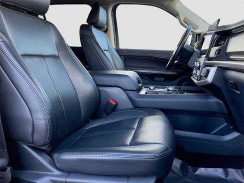 Used 2023 Ford Expedition Max XLT image 28