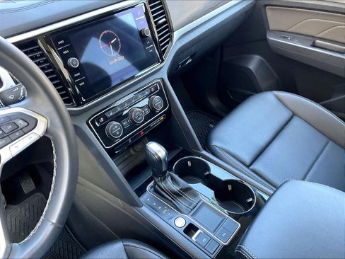 Certified 2023 Volkswagen Atlas SE w/ Panoramic Sunroof Package FWD image 17