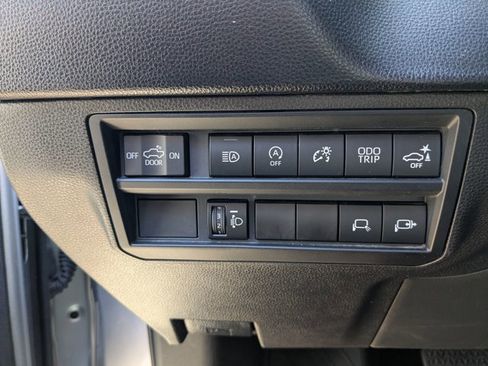 Used 2022 Toyota Tundra SR5 w/ SR5 Convenience Package image 11